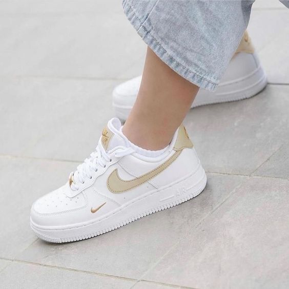 Air force blanca logo beige