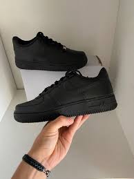 NIKE AIR FORCE 1 ’07 Negras