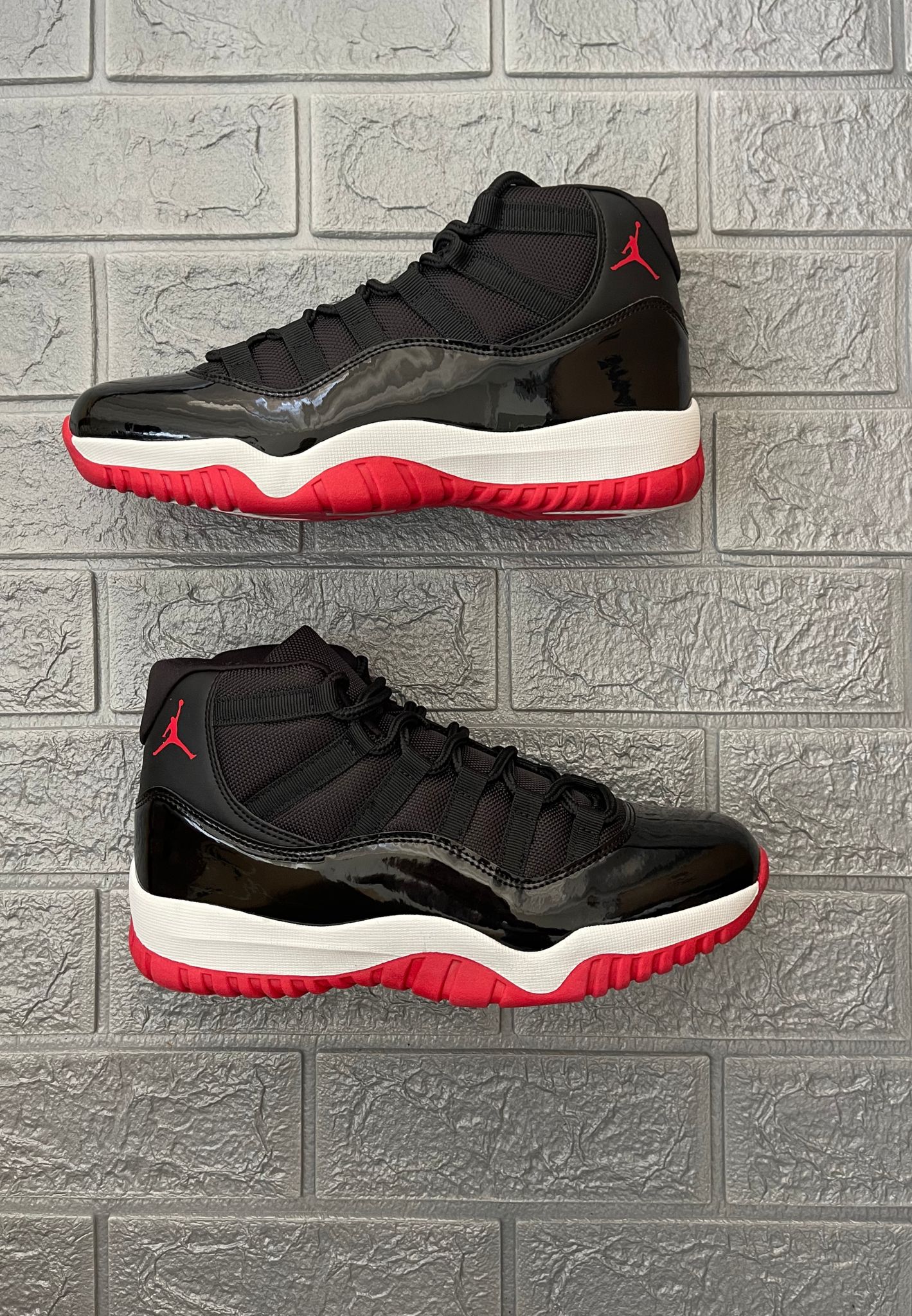 Jordan 11 Negra-Blanca-Roja