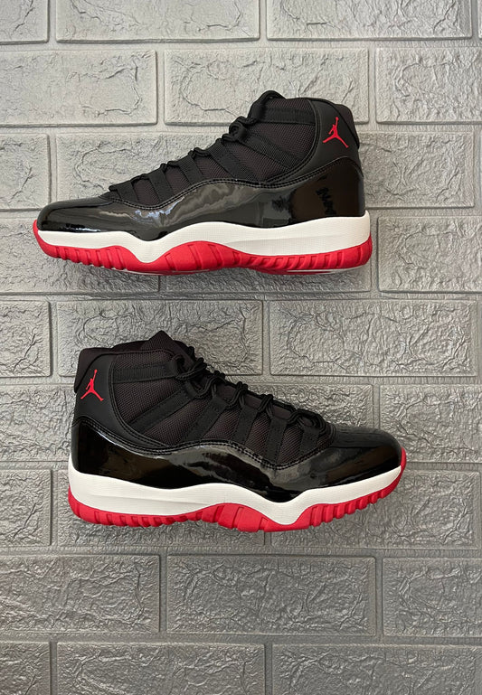 Jordan 11 Negra-Blanca-Roja